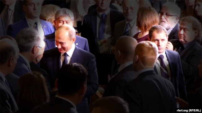 Сергей Лушников в числе охранников Владимира Путина на Петербургском культурном форуме в 2017 году quqidreidzuiqxekmp