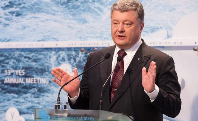 "Кумовской" капитализм: друзья Порошенко "выкачивают" из страны все деньги - профессор Стэнфордского университета