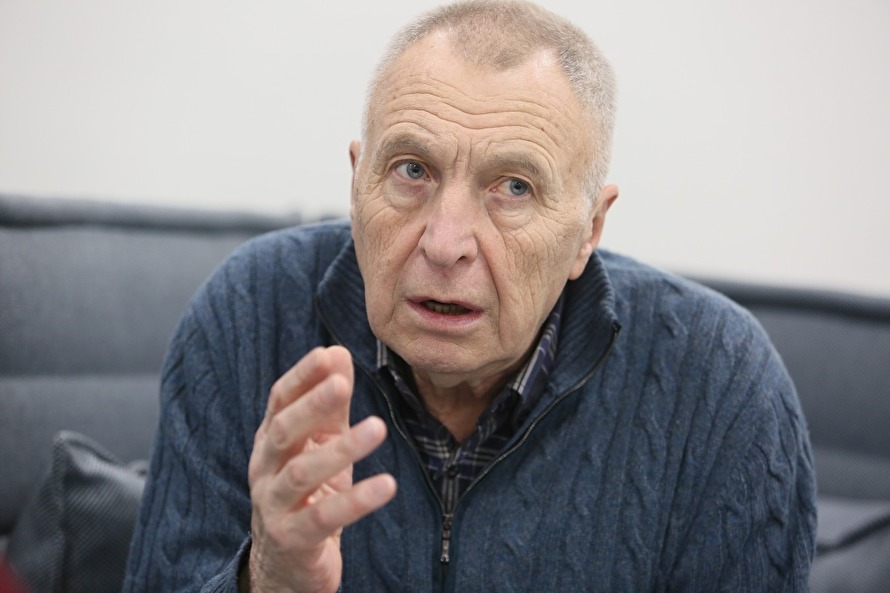 &laquo;Вероятно, хозяева Первого канала считают, что моя картина &laquo;не ложится в струю&raquo;. Хотя я уверен, что именно сегодня не помешало бы посмотреть, к чему может привести гражданская война&raquo; uhiqxziqkziqkukmp