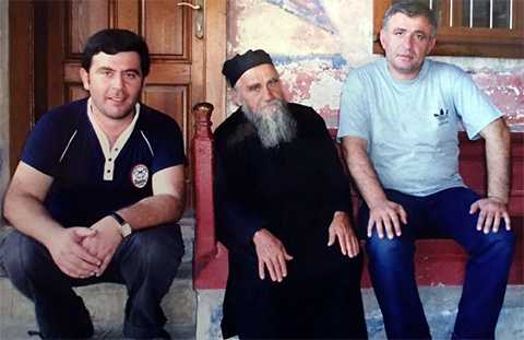 Слева воры в законе : 1. Каха Парпалия (Каха Гальский), 3. Малхаз Миндадзе