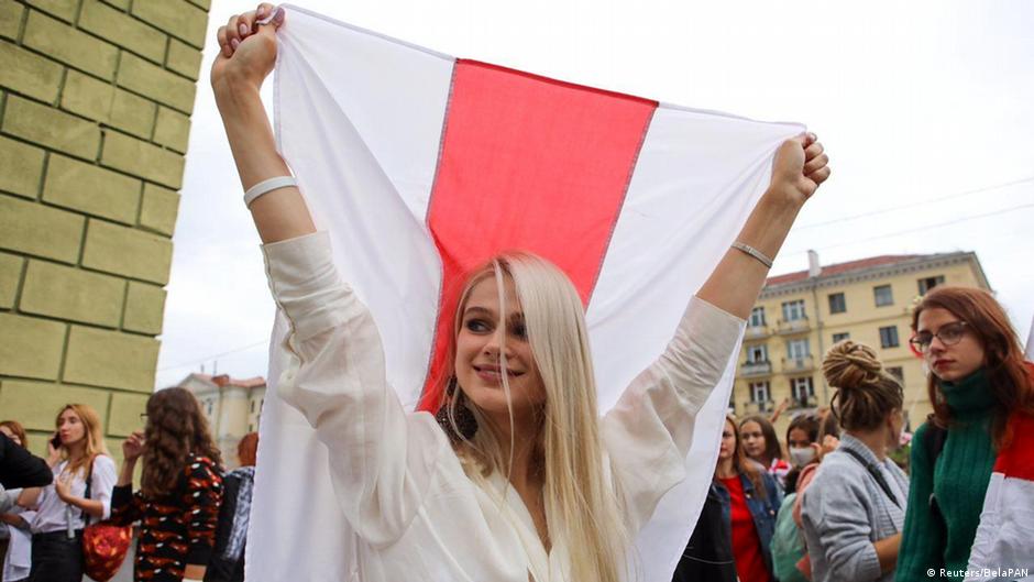 Belarus Demo von Frauen gegen Polizeigewalt in Minsk